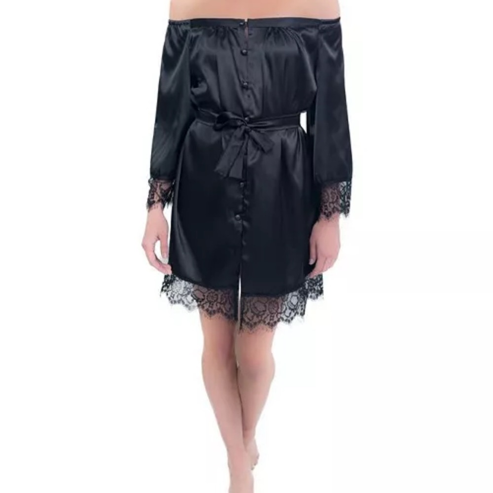 Le Laurier Bridal  Black Lace Trim Satin Makeup Robe
